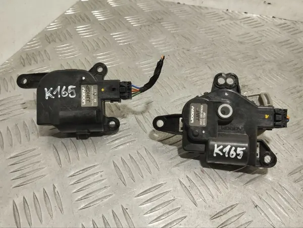 Temperaturklappenmotor HVCCD332GG6 für Tesla Model S 2013 image 2