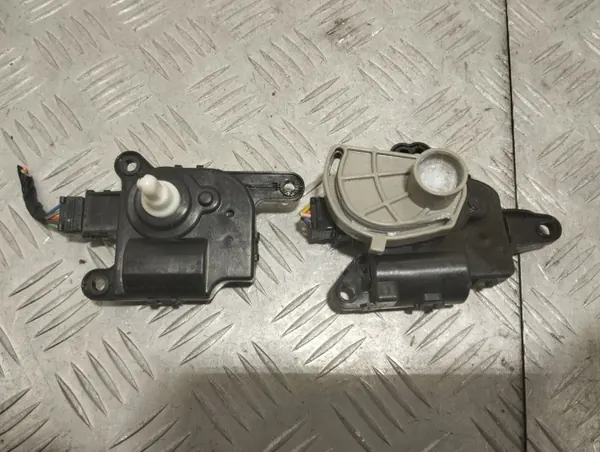 Temperaturklappenmotor HVCCD332GG6 für Tesla Model S 2013 image 4