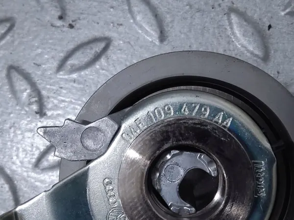 Tensor de correia distribuição Skoda Fabia Mk3 OEM 04E109479AA image 3