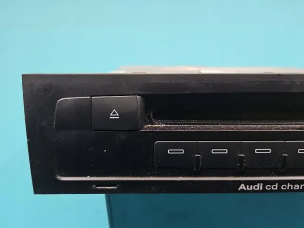 Audi Q7 CD-Wechsler OEM 4L0035111 - Gebraucht image 3