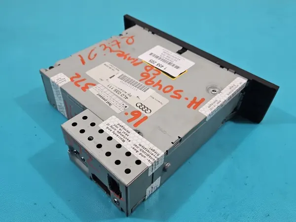 Audi Q7 CD-Wechsler OEM 4L0035111 - Gebraucht image 6