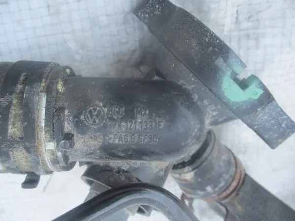 VW JETTA IV PASSAT B7 B8 2.5 FSI Vesiputki Termostaatti image 2