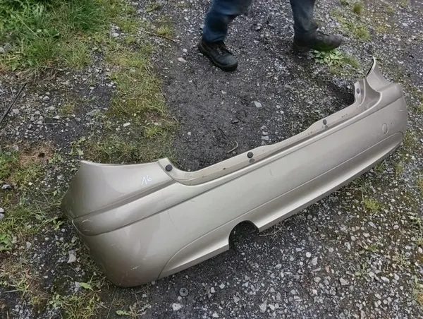 Parachoques trasero Mercedes W169 Clase A OEM 791 - Usado image 3