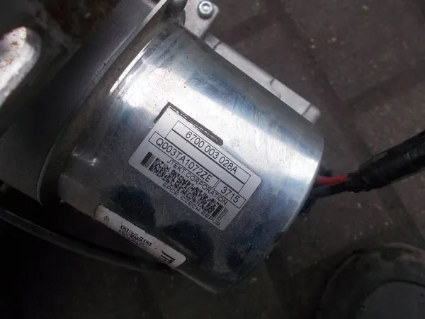 Renault Clio IV elektrisk styrservo OEM 6700003028A image 3