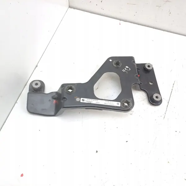 Ilmasuspensionin kompressorin kiinnitys taka 6775479 image 1