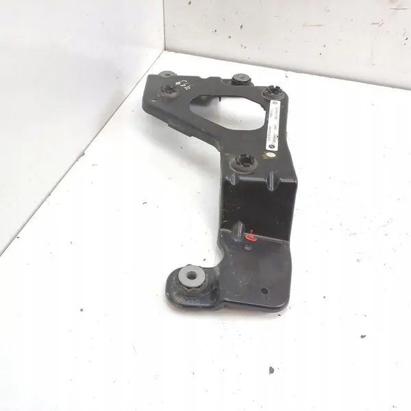 Ilmasuspensionin kompressorin kiinnitys taka 6775479 image 4