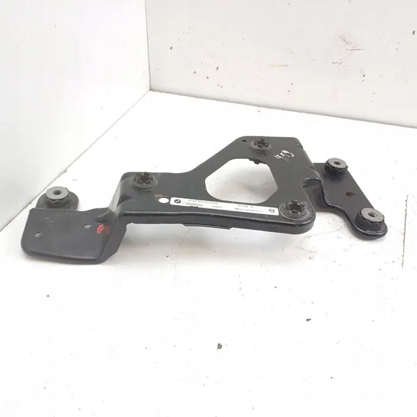 Ilmasuspensionin kompressorin kiinnitys taka 6775479 image 6