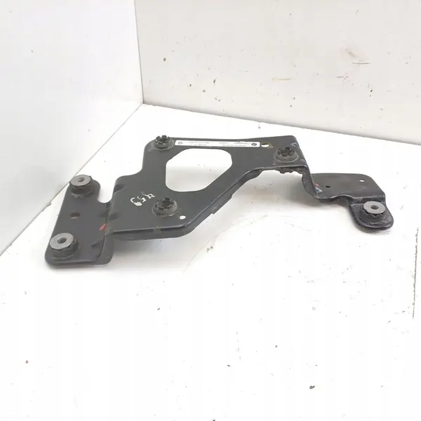 Ilmasuspensionin kompressorin kiinnitys taka 6775479 image 7