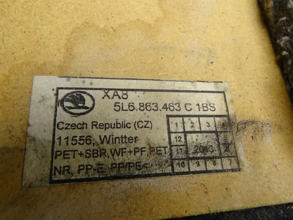 Alfombrilla maletero Skoda Yeti I OEM 5L6863463C image 5