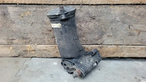 MERCEDES W123 W124 W460 207D Oil Filter Housing 6171840125 image 2