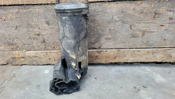 MERCEDES W123 W124 W460 207D Oil Filter Housing 6171840125 image 5