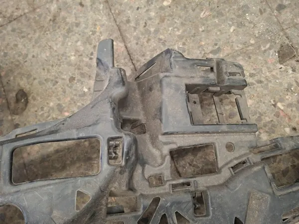 Suporte deslizante para-choques dianteiro esquerdo OEM A2048855165 image 3