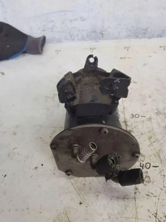 Brandstofffilterhuis OEM 5Q0127399CD voor VW Passat B8 image 3