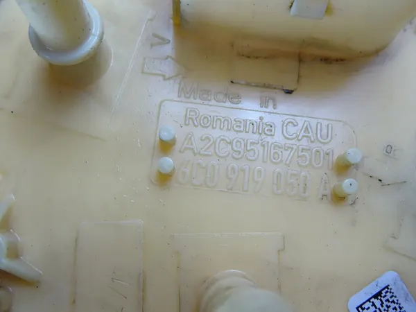 Bomba de Combustível Audi A1 8X 1.6 TDI 6C0919050A image 5