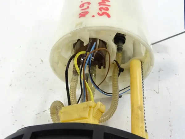 Bomba de Combustível Audi A1 8X 1.6 TDI 6C0919050A image 8