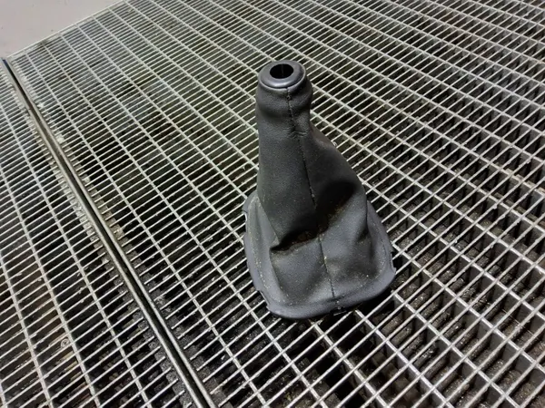 Pomo de cambios Toyota Aygo OEM SKE55184 - Usado image 2