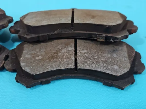 Discos e pastilhas de freio dianteiro Mitsubishi Colt Z30 VI 1.3 16V image 5