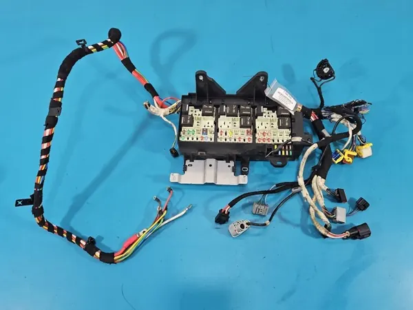 Zekeringkast OEM GX73-14C445-AA voor Jaguar XE X760 image 2
