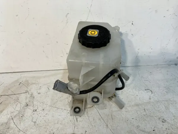 Bremsflüssigkeitsbehälter OEM RAV4 IV HYBRID - Gebraucht image 3
