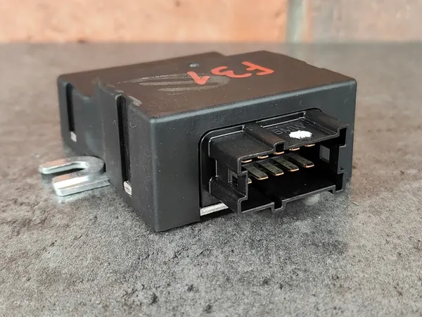 Módulo de controle da bomba de combustível BMW F30 F31 B47 2.0d image 3