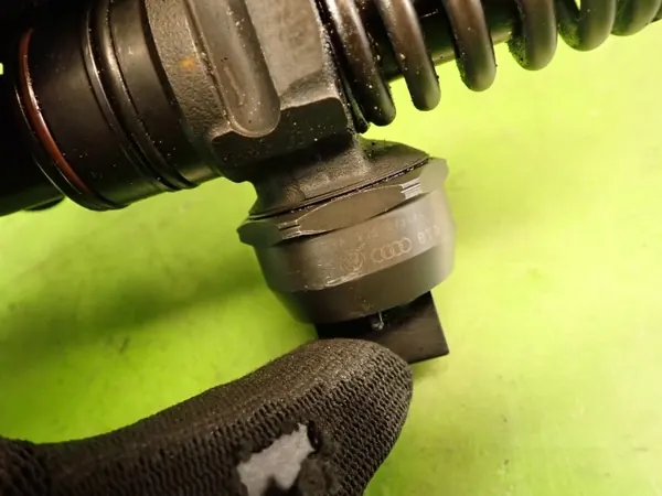OEM 038130073AJ spolarpump för VW Passat B5 FL image 4