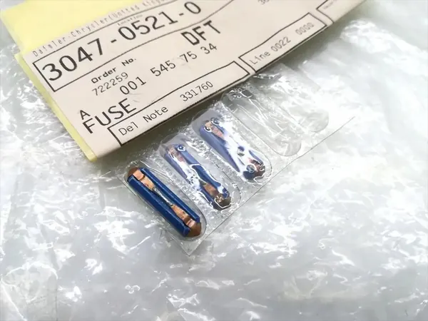 Zekering Mercedes-Benz E-Class E 200 100kW A0015457534 image 2