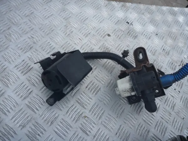 Filtre à charbon Maserati d'occasion OEM 670030583 image 4