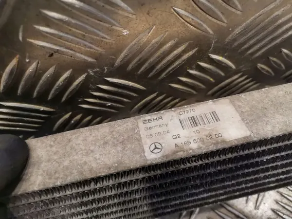 Mercedes-Benz A W169 Getriebeölkühler OEM 1695000200 image 4