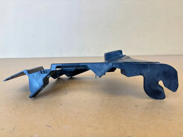 Cache Capteur Radar Mazda CX-30 OEM DFR5-502A1 Droit image 4