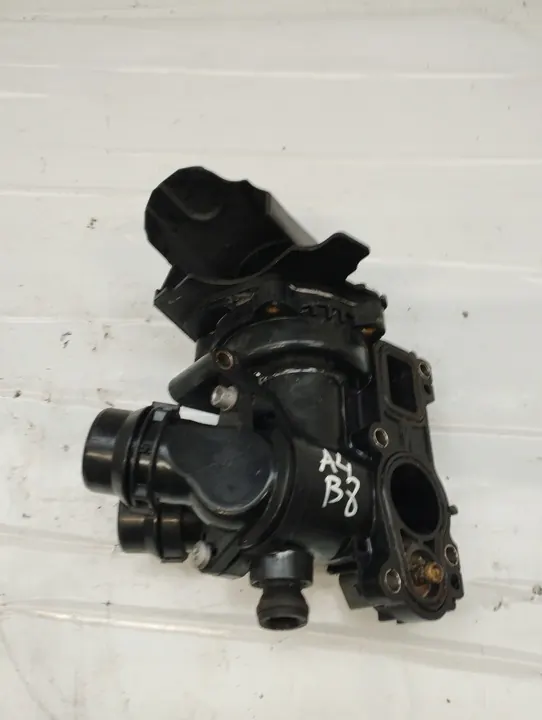 Vattenpump AUDI A4 B8 2.0TFSI 06H121008N image 2