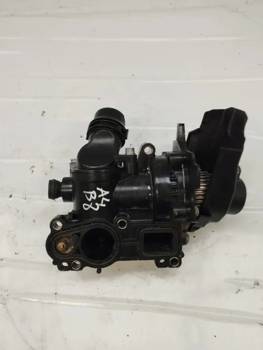Vattenpump AUDI A4 B8 2.0TFSI 06H121008N image 6