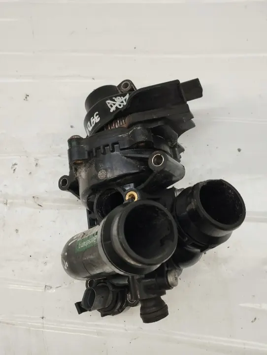 Vattenpump AUDI A4 B8 2.0TFSI 06H121008N image 7