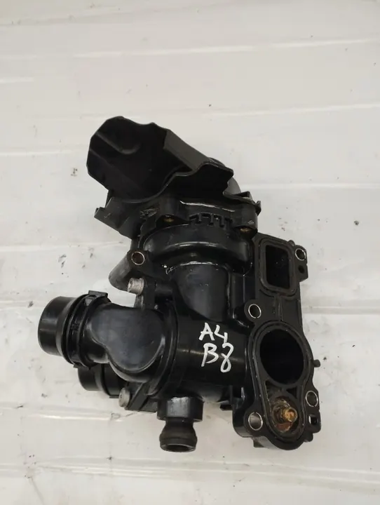 Vattenpump AUDI A4 B8 2.0TFSI 06H121008N image 9