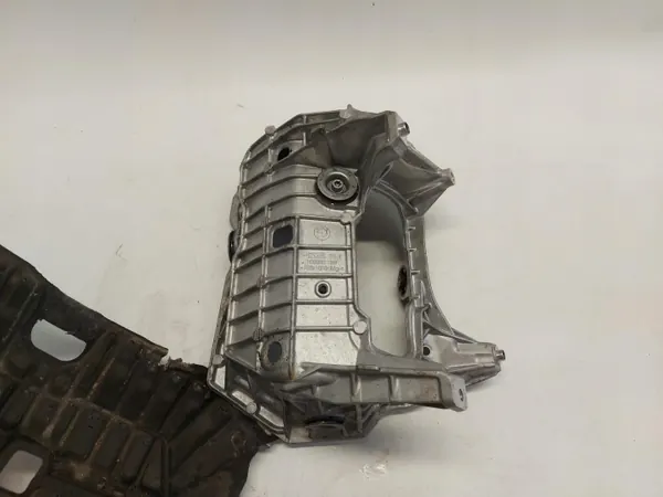 BMW ilmastointikompressorin kiinnike OEM 5A205E8 - Käytetty image 3