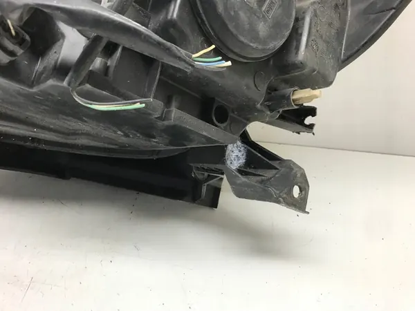 FARO DIREITO RENAULT CLIO III 7701061069 image 10