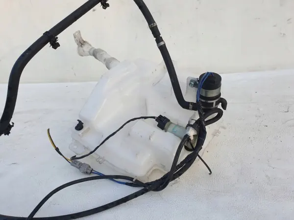 Réservoir lave-glace avant Mitsubishi ASX 10-12 OEM image 6
