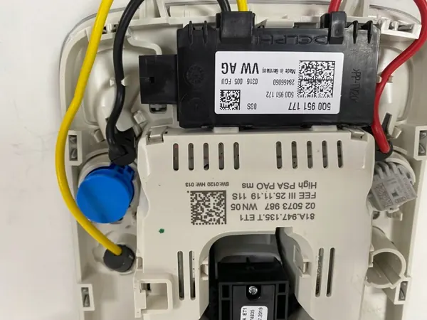 Audi Q3 83A 2018- Luz Techo OEM 5Q0511177 image 3