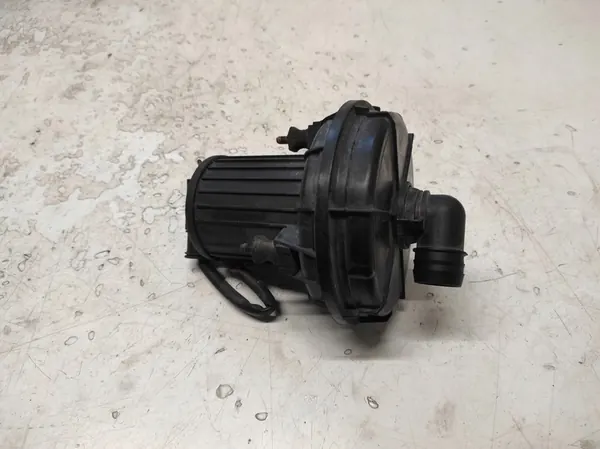 BMW 7 E65 E66 01- 3.6 Bomba de aire secundaria image 2