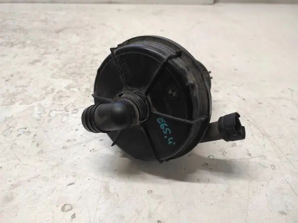 BMW 7 E65 E66 01- 3.6 Bomba de aire secundaria image 3