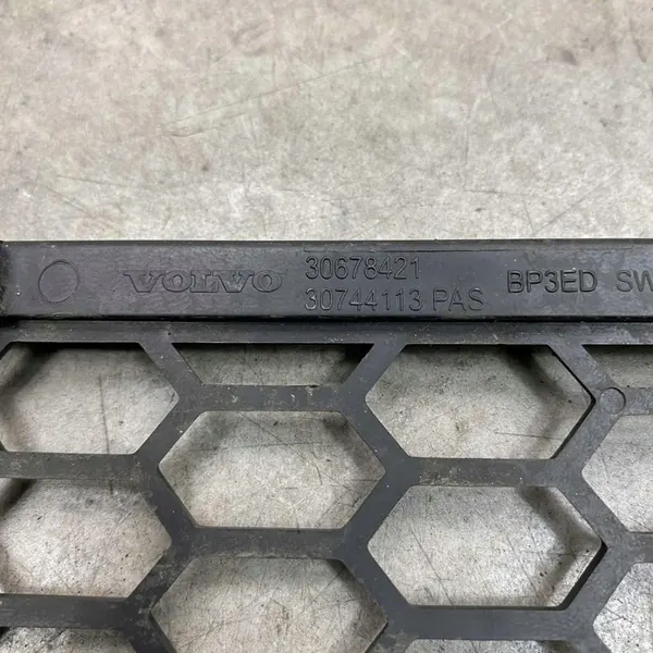 Volvo OE 30678421 Griglia Centrale Paraurti Anteriore image 3