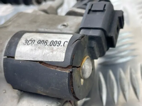 Redutor CNG usado OEM 3C0906009C para VW Passat B6 image 3