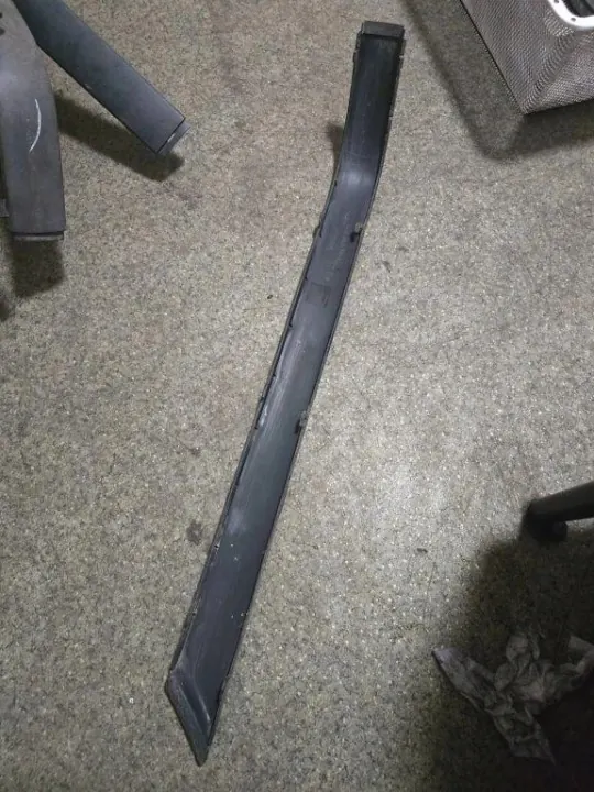 Moldurón parachoques trasero izquierdo OEM 51121960723 BMW 3 Cabrio image 2