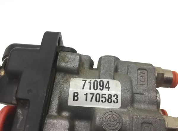 Levier hydraulique DAF OEM 71094 - État utilisé image 4