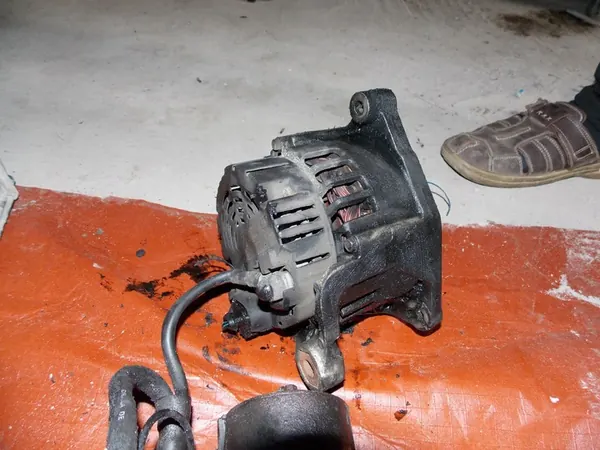 VW LT II 2.5 TDI Vaihtovirtageneraattori image 3