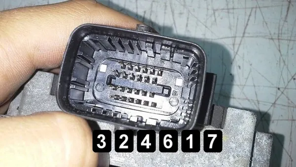 Käytetty Ford Fusion ECU OEM AM-324617 (2004) image 3