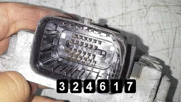 Käytetty Ford Fusion ECU OEM AM-324617 (2004) image 4