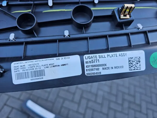 Cadillac Optiq Couvre-ceinture arrière OEM 186727070 image 3