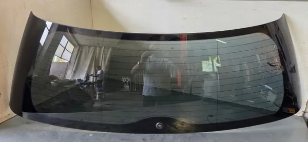 Vitre arrière Mercedes ML W164 OEM - Teintée foncée image 2