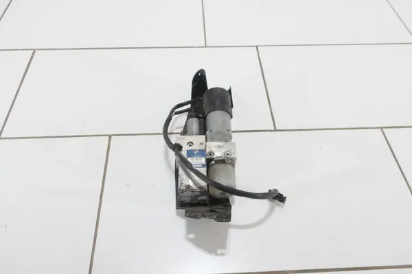 Pompe hydraulique BMW 5 E61 OEM 7111867 image 2