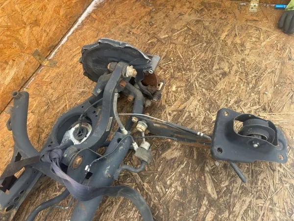 Taka-akselikannatin jousitus OEM - VW Golf V image 6
